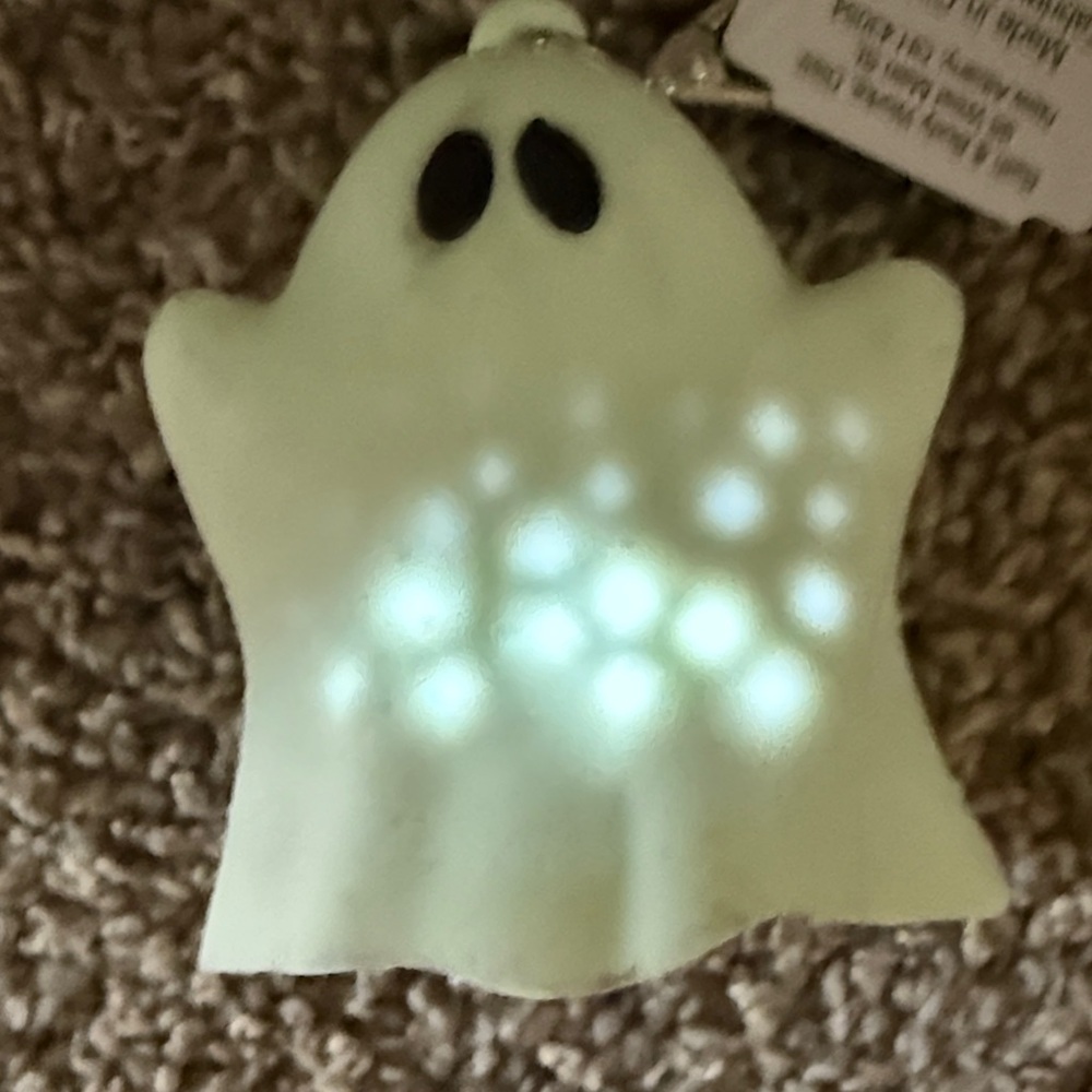 Bath & Body Works Sparkling Ghost Keychain
